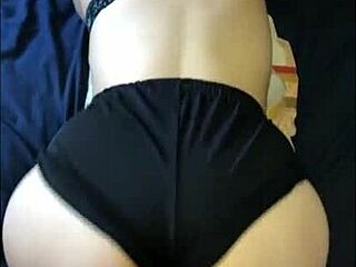 Koukni, jak jezdí a bere to vzadu ve velký prdeli