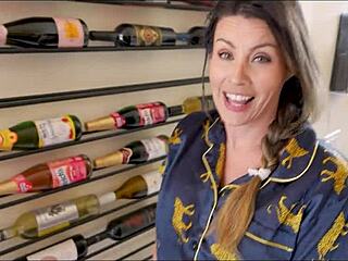 Пролетни тайни с секси доведена леля Коко Ванди