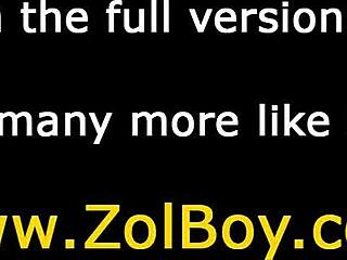 Garota com Boca Gozada e Chuveiro Dourado em HD