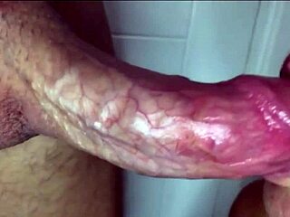 Erős cumshotok gyűjteménye szőke diákok szájában kint