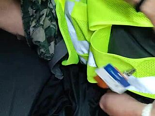 Amateur Γκέι Κάνουν Πίπα σε Αυτοκίνητο Βροχερή Μέρα