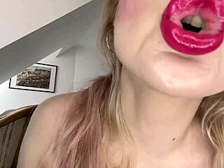 この女神のランジェリー姿の秘密の唇に完全にハマってる