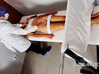 meu ginecologista me fode durante exame estranho