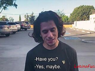 Hei, Remaja Latin Brunet 18+ Ambil Wang Untuk Seks Gay