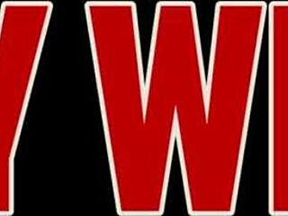 Гореща учителка хваща ученик да се дърпа по нейни лични снимки