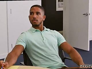 Rasa nafsu dalam seks budak emo pada Jumaat tanpa seluar