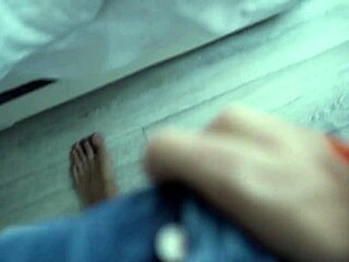 Hey, bersihin buat duit berubah jadi seks liar, ya?