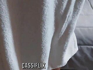 Bruxinha nakal itu buat feitiço dan terima kote keras di bontotnya sampai pancut sedap, tonton penuh di cassiflix