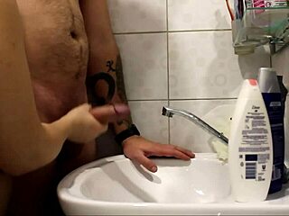 Acabei de ajudá-lo com a vontade matinal de hentai de forma selvagem