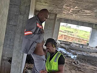 Selepas Semua Pergi, Pekerja Sibuk Di Tapak Binaan