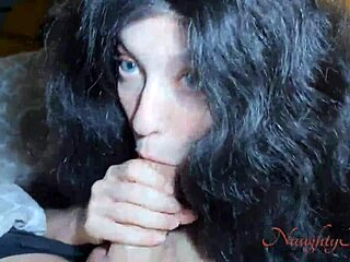 אמא חורגת הולכת בשינה מפתיעה עם מציצה בוקר ורכיבה פרועה