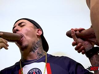 Pirocudo golpea pasivos calientes en trío anal salvaje