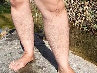 Wow, min behårede kone blinker udendørs, det er sindssygt! 😍