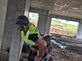 Selepas Semua Pergi, Pekerja Sibuk Di Tapak Binaan