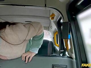 Taksi Palsu Cewek Kuliah Zeynep Rossa Blowjob Naik POV! 🚖