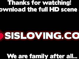 Przyrodnia siostra wybiera prawdziwego kutasa zamiast dildo w gorącej dyskusji