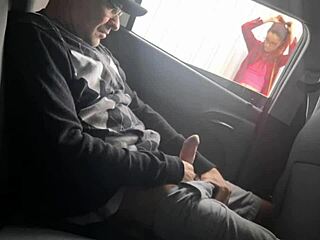 Je kiffe me branler en public sur une rue bondée devant un étudiant curieux !