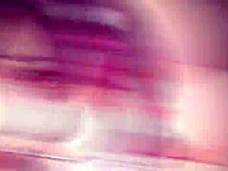 Geile Schlampen dominieren in wildem Hentai Creampie