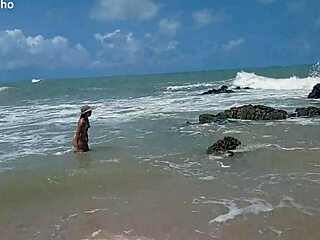 Par Yuri Gaúcho razkazuje vročo ženo na nudistični plaži