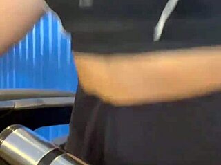 붐비는 화장실에서 보지 트레이닝 크림파이 오르가즘 😍