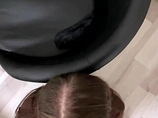 Hey, hantam aku kasar doggystyle, daddy, jangan tahan!