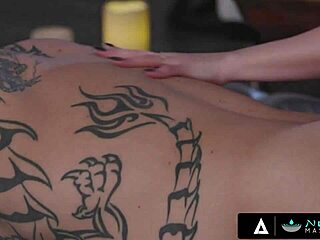 مساج نورو يتحول ساخن، زوجة جولز بلو تغوي راجل بمص عميق ولحس كس في مشهد واقعي