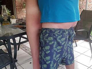 Neuken met de Lieve Vrouw van de Buren op het Terras Buiten