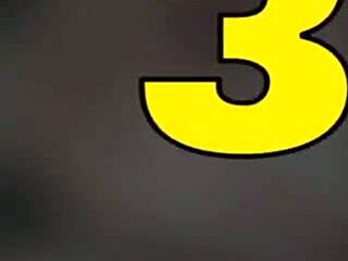 Mature4K Diana genießt kinky Riesin-Haustier-Spiel in Öffentlichkeit