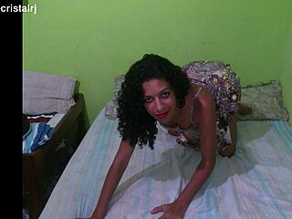 Jadeがタイトなランジェリーで夫をからかう - Part 05