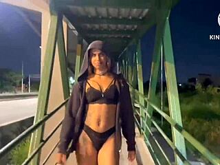 젠장, 이 기혼 여자가 밝은 거리에서 공공 섹스! 🔥