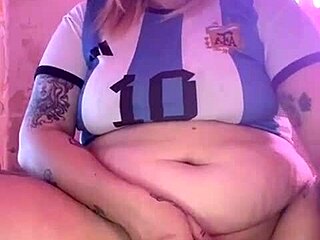 Watch this gorgeous argentinian blonde masturbate solo until she squirts hard