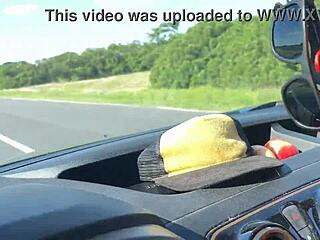 Hab zugesehen, wie das arme Mädchen den Taxifahrer mit ihrem Körper bezahlt