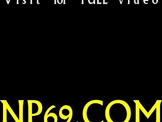 Hei, vil du se meg sluke denne skjønnhetens våte trange fitte?