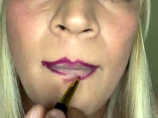 Me maquillo hermosa para mis espectadores en un show privado