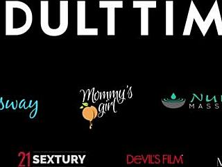 Stablet tatovert Maddy May og beste venninne blir ville i all-girl massasjetrening