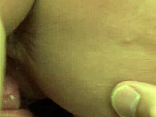 블론드 밀프 엄마가 스타킹 입고 도기 스타일로 박힘