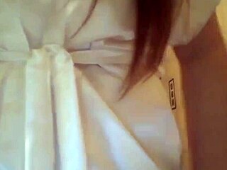 이 핫한 틴 18+이 격렬하게 자위하는 거 봐, 믿기지 않을 거야!