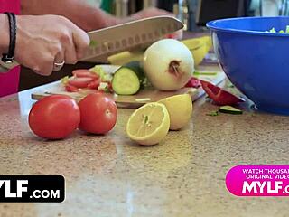 맥켄지 리, 섹시 독일 밀프, 락다운 중 카우걸로 남편 타고 자지 빨고 큰 엉덩이 박혀