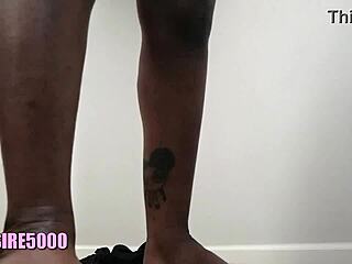 Curvy milf housewife twerks her huge ass in homemade video 😍