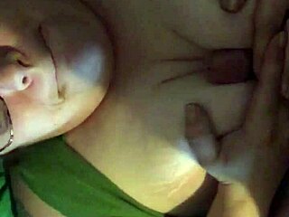 boleh tahan titty fuck saya, girlfriend?