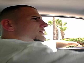 Renna Ryann, ultimativna POV pervertka, jezdari velik kurac in vzame rit v usta.