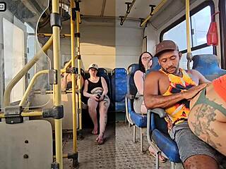 Παντρεμένη γυναίκα δίνει την πούτσα της σε ξένο στο λεωφορείο, καταλήγει να γαμάει