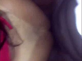 Intensiv offentlig orgasm med monsterkuk för interracial MILF