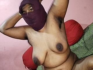 Мамка му! Срамежлива сводна сестра се присъединява във ваната за здраво чукане!