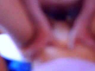 stepmom cheats with teen's friend at home 😉