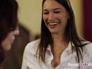 Wow, Freya Parker a Katrina Colt se zmáčí při šukání s těmi přirozenými velkými prsy... 😍