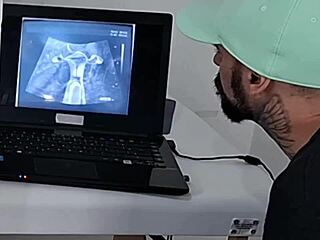 Marido corno leva esposa para ultrassom mas ginecologista fode ela
