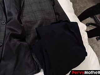 Hei, hvorfor går mamma så langt for å holde stesønnen hjemme?