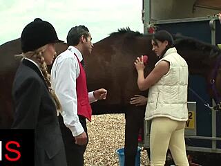 Gadis panas kongkek memek bontot betul batang monster