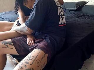 今日のセクシーなラテンアマチュア熟女モレナが友達の巨根でマンコを激しくファックしたブラジリアン巨乳天然乳美女